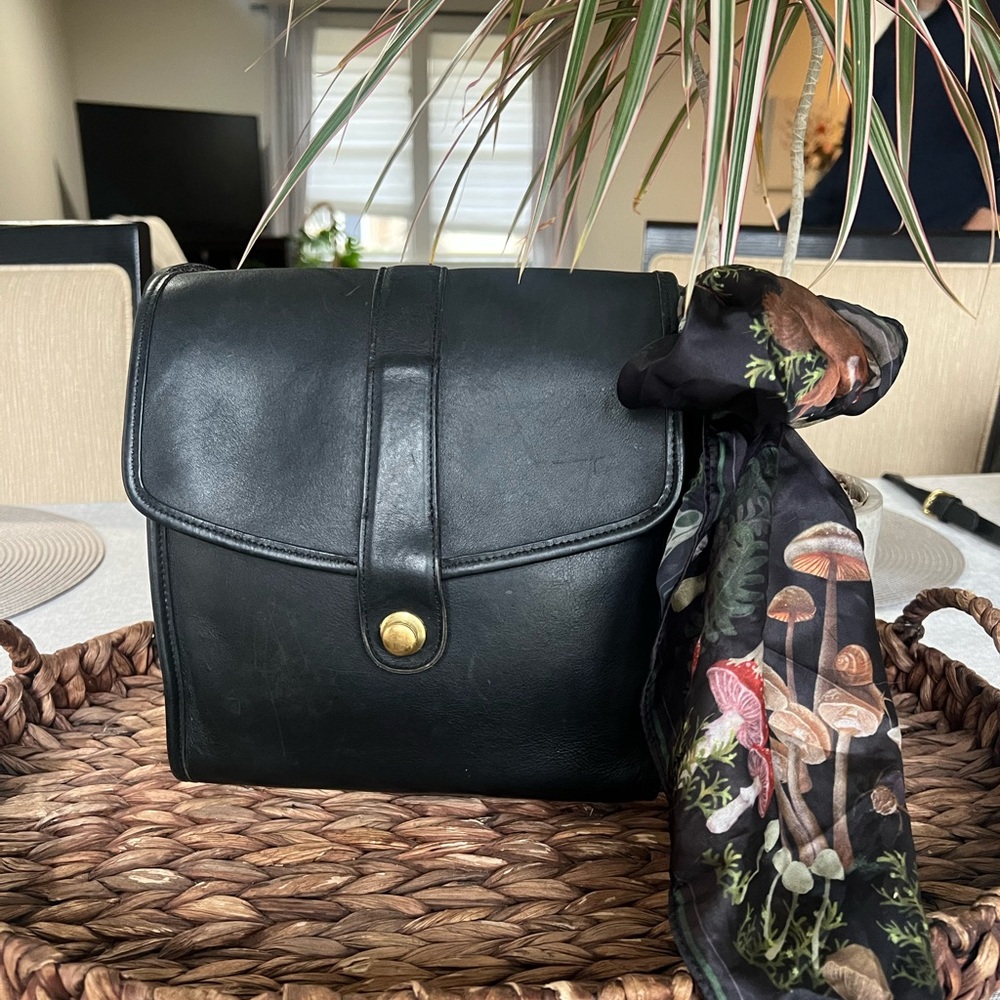 Authentic Black Vintage Coach Scout 9890
